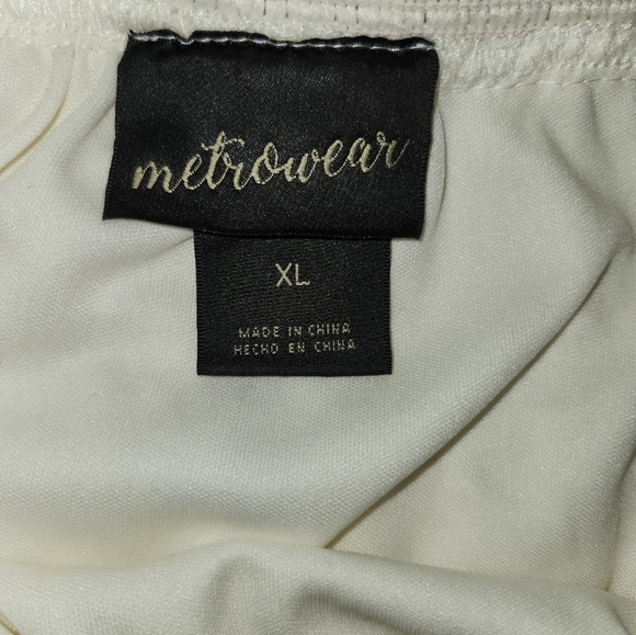 Metrowear high waisted lace skirt in  a cream color, lined in a size XL - Picture 8 of 13